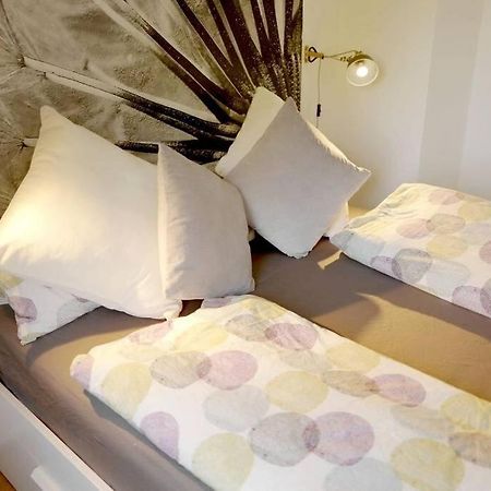 Stilvolle Wohnung Direkt In Der City Würzburg Esterno foto