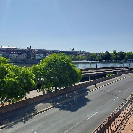 Stilvolle Wohnung Direkt In Der City Würzburg Esterno foto