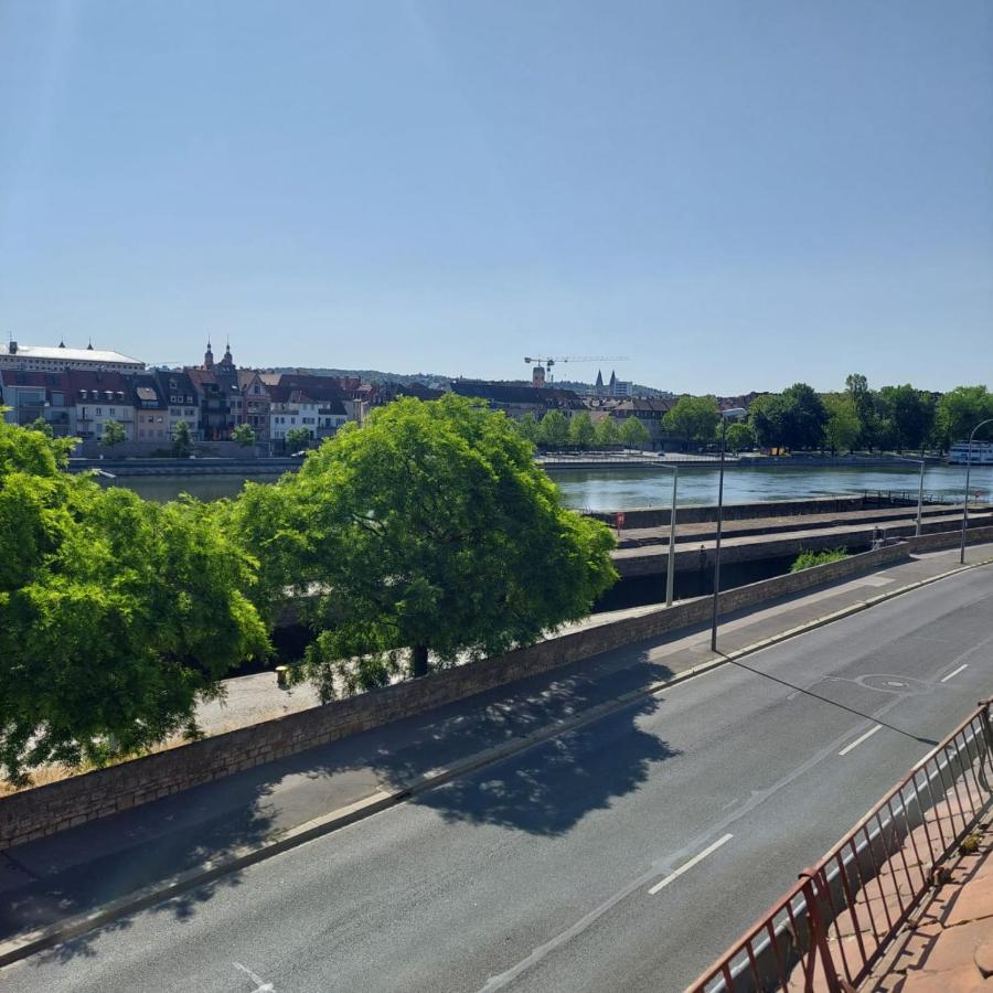 Stilvolle Wohnung Direkt In Der City Würzburg Esterno foto