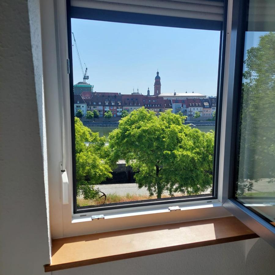 Stilvolle Wohnung Direkt In Der City Würzburg Esterno foto